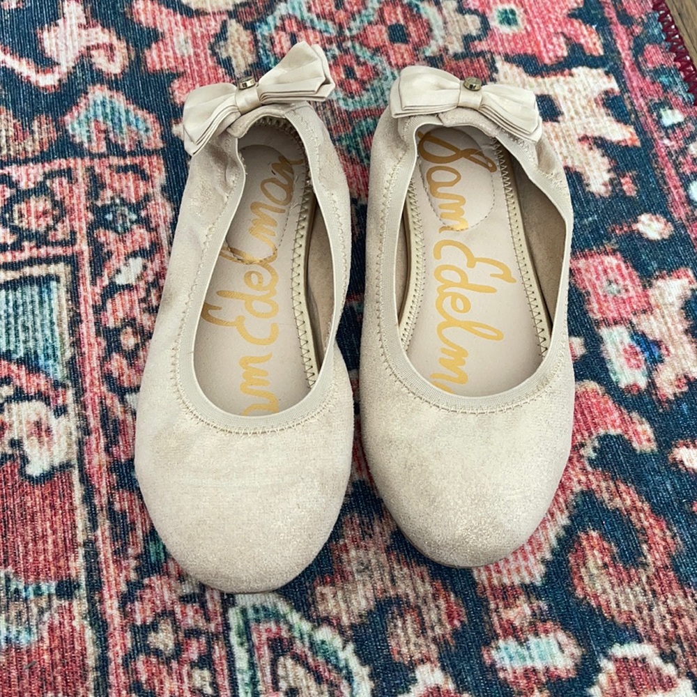 Sam Edelman Girls gold flats - size 4